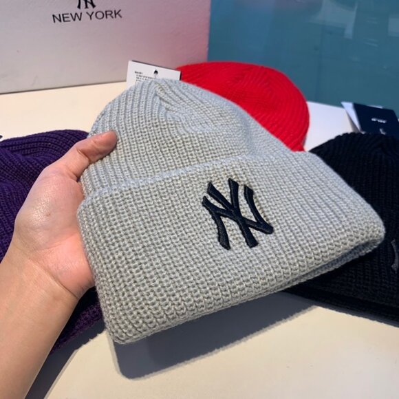 MLB casual and versatile grey knitted cap display picture 2
